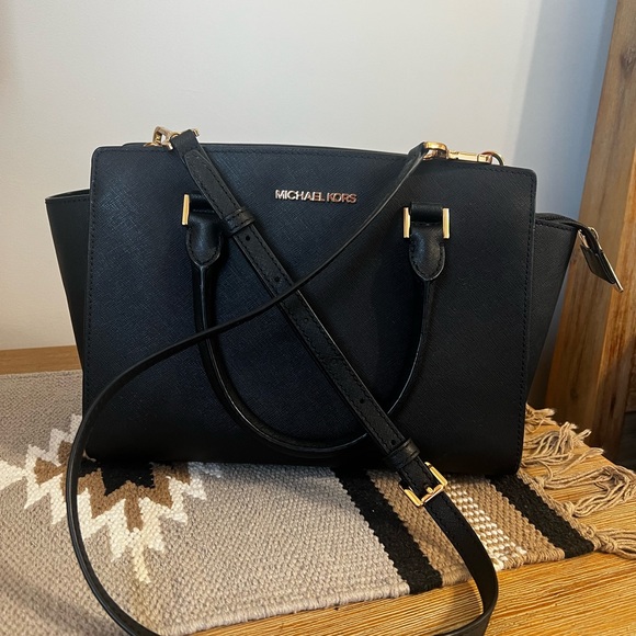 Black Michael Kors Crossbody purse - Picture 2 of 4